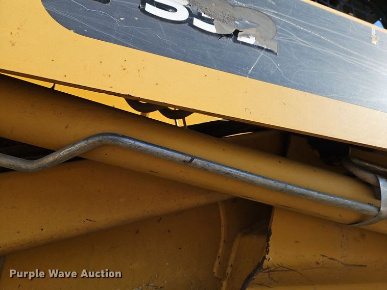 image for item EI8747 2007 John Deere CT332 tracked skid steer loader