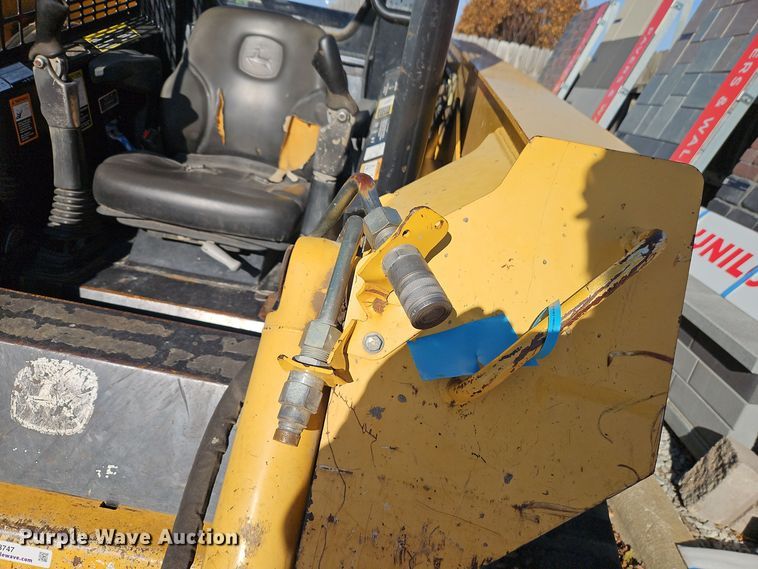 image for item EI8747 2007 John Deere CT332 tracked skid steer loader