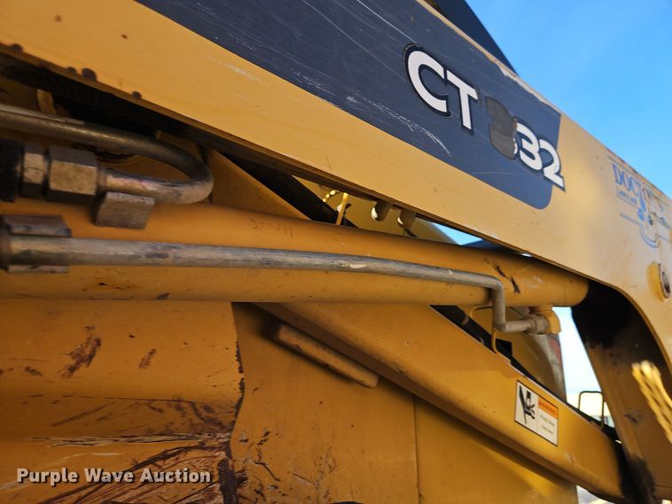 image for item EI8747 2007 John Deere CT332 tracked skid steer loader