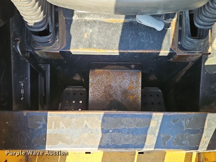 image for item EI8747 2007 John Deere CT332 tracked skid steer loader