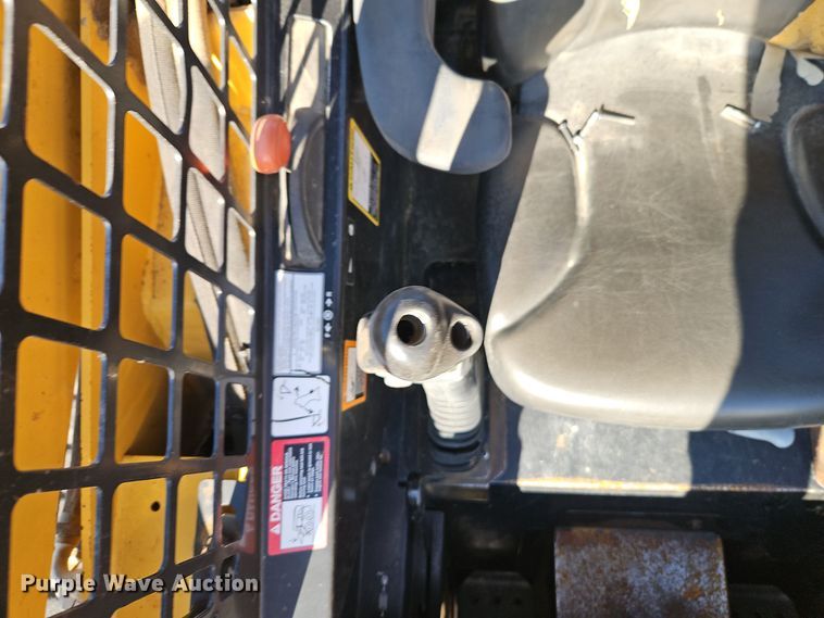 image for item EI8747 2007 John Deere CT332 tracked skid steer loader