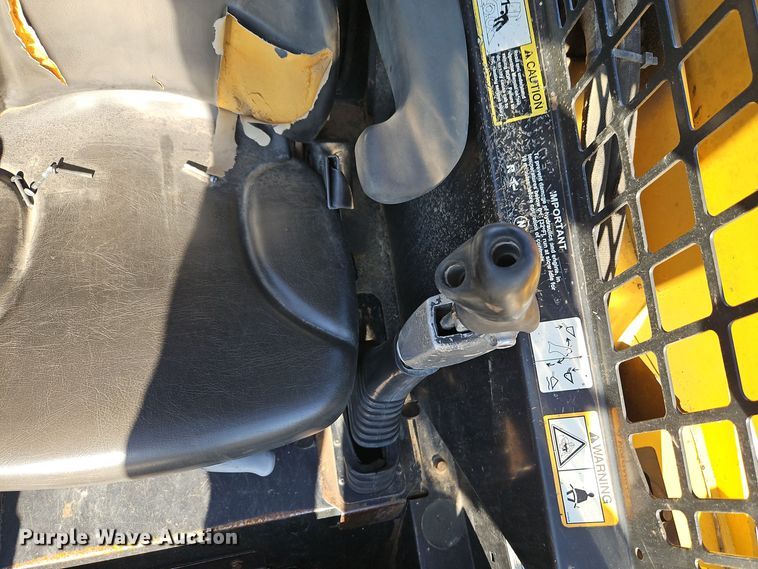 image for item EI8747 2007 John Deere CT332 tracked skid steer loader