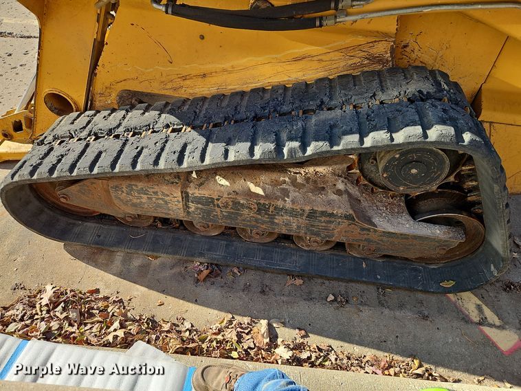 image for item EI8747 2007 John Deere CT332 tracked skid steer loader