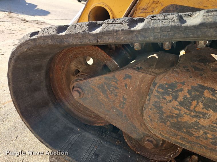 image for item EI8747 2007 John Deere CT332 tracked skid steer loader