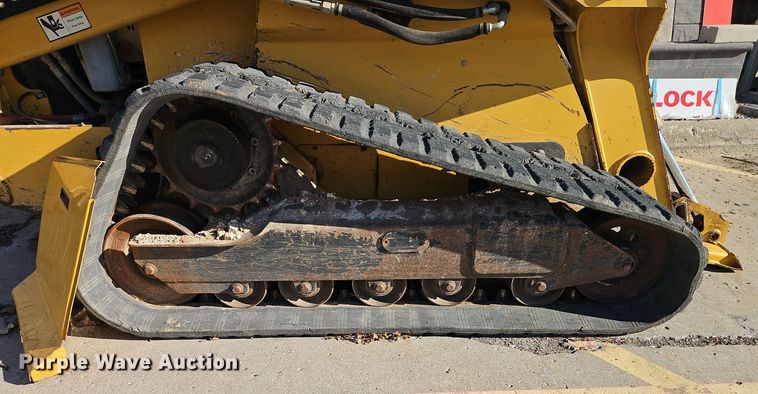 image for item EI8747 2007 John Deere CT332 tracked skid steer loader