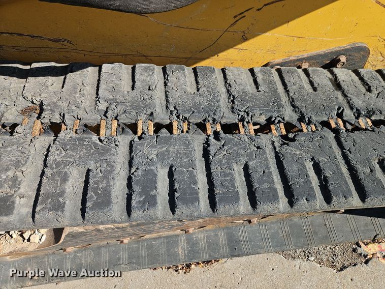 image for item EI8747 2007 John Deere CT332 tracked skid steer loader