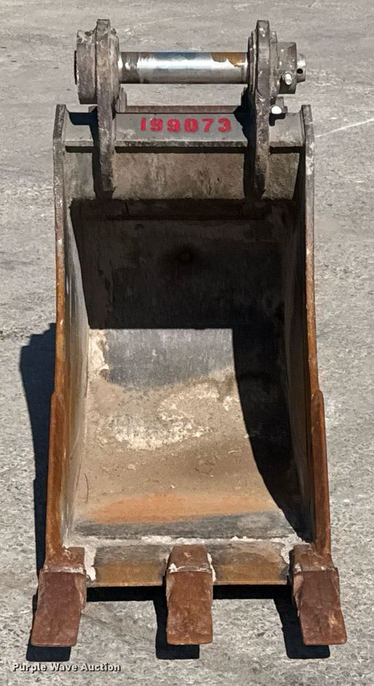 image for item EJ3135 2006 Geith EC160B excavator bucket