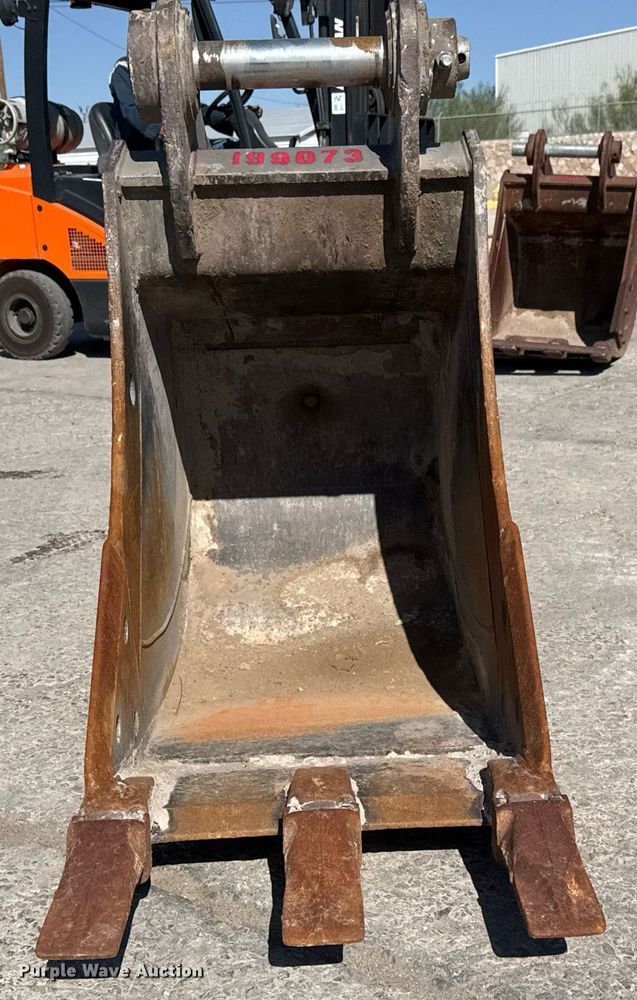 image for item EJ3135 2006 Geith EC160B excavator bucket