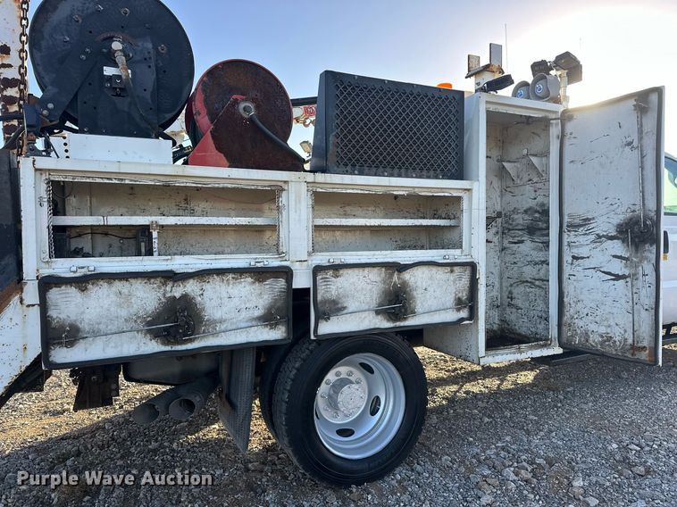 image for item EJ5324 2013 Ford F550 utility / service truck