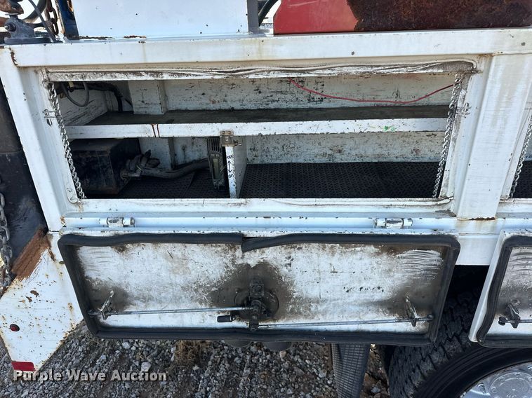 image for item EJ5324 2013 Ford F550 utility / service truck