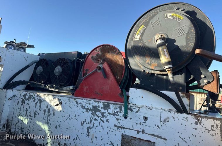 image for item EJ5324 2013 Ford F550 utility / service truck