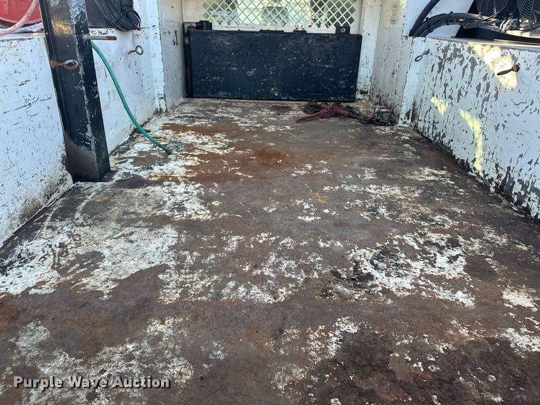 image for item EJ5324 2013 Ford F550 utility / service truck