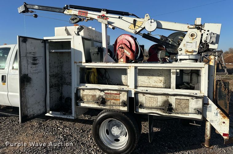 image for item EJ5324 2013 Ford F550 utility / service truck