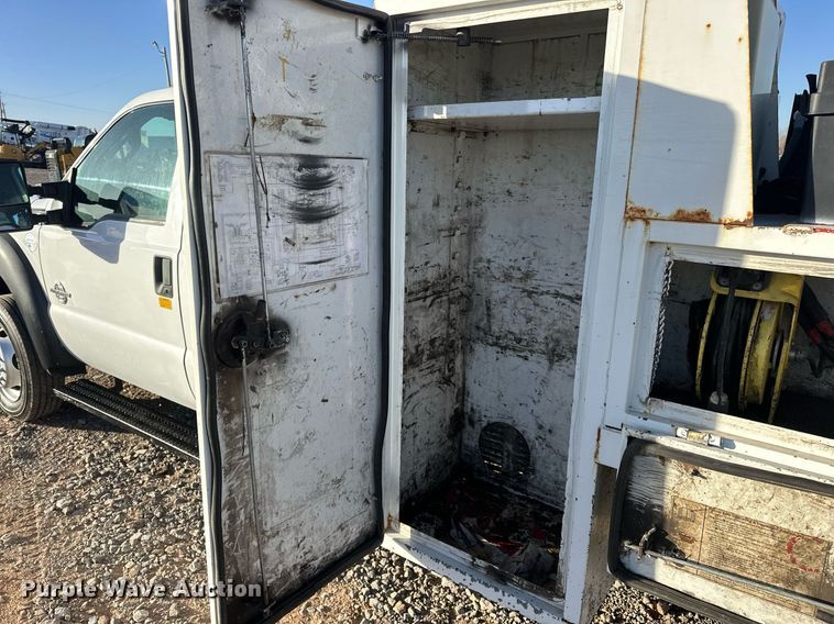 image for item EJ5324 2013 Ford F550 utility / service truck