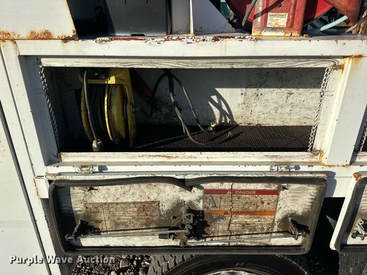 image for item EJ5324 2013 Ford F550 utility / service truck