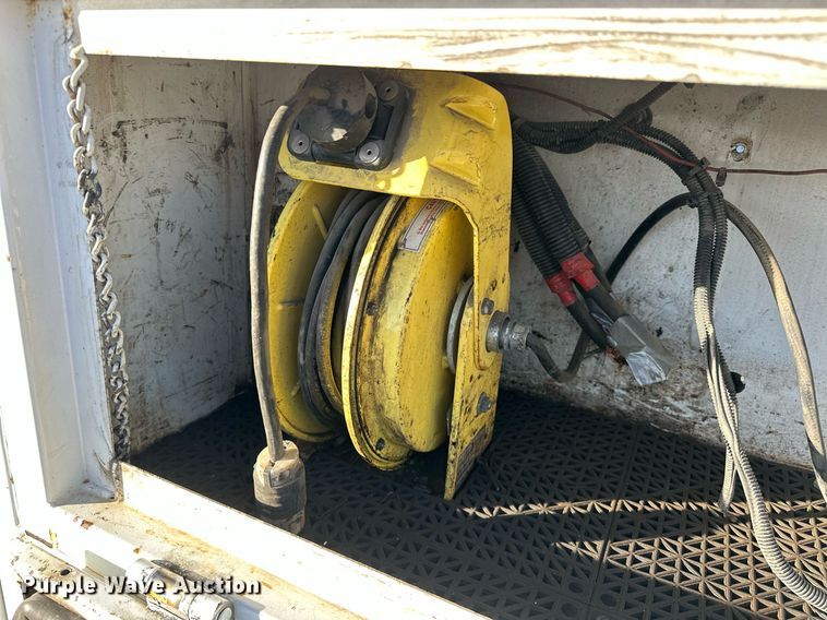 image for item EJ5324 2013 Ford F550 utility / service truck