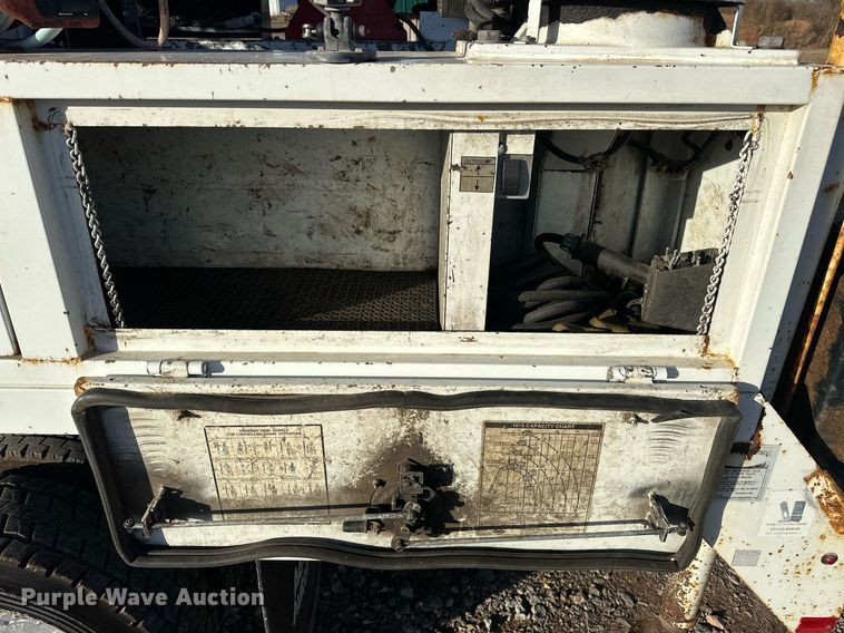 image for item EJ5324 2013 Ford F550 utility / service truck