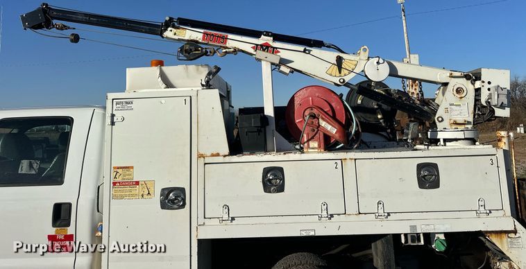 image for item EJ5324 2013 Ford F550 utility / service truck