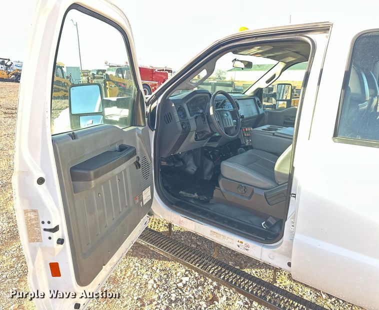 image for item EJ5324 2013 Ford F550 utility / service truck