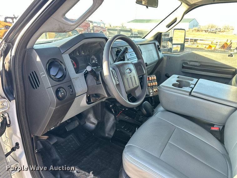 image for item EJ5324 2013 Ford F550 utility / service truck