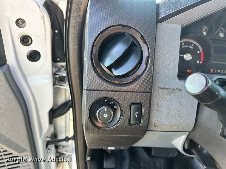 image for item EJ5324 2013 Ford F550 utility / service truck