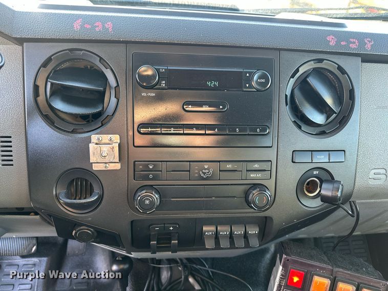 image for item EJ5324 2013 Ford F550 utility / service truck