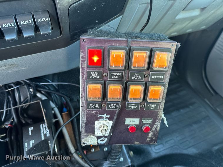 image for item EJ5324 2013 Ford F550 utility / service truck