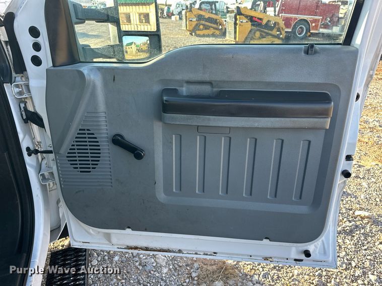 image for item EJ5324 2013 Ford F550 utility / service truck