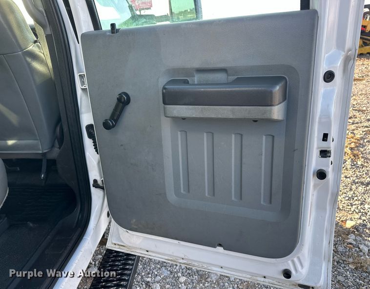 image for item EJ5324 2013 Ford F550 utility / service truck