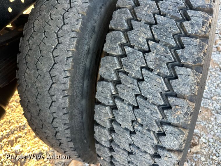 image for item EJ5324 2013 Ford F550 utility / service truck