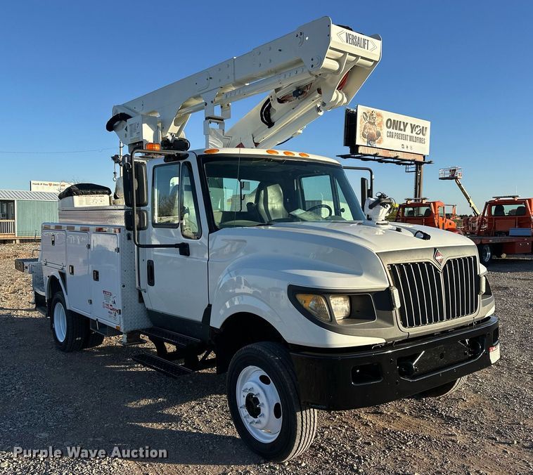 image for item EJ5325 2016 International Terrastar SFA 4X4 bucket truck