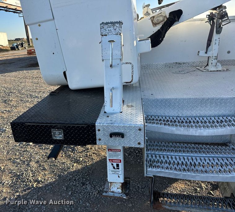 image for item EJ5325 2016 International Terrastar SFA 4X4 bucket truck