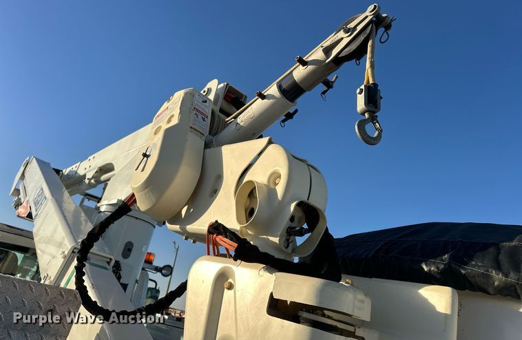 image for item EJ5325 2016 International Terrastar SFA 4X4 bucket truck