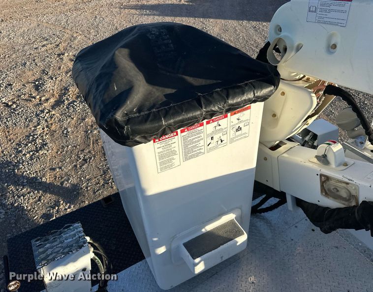 image for item EJ5325 2016 International Terrastar SFA 4X4 bucket truck