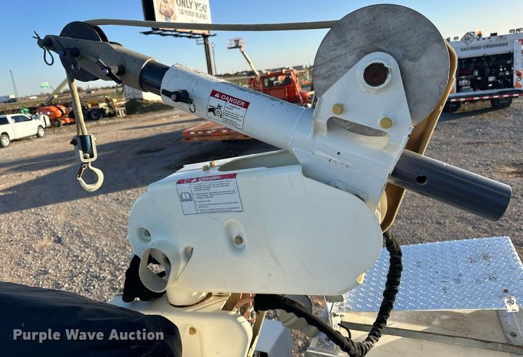 image for item EJ5325 2016 International Terrastar SFA 4X4 bucket truck