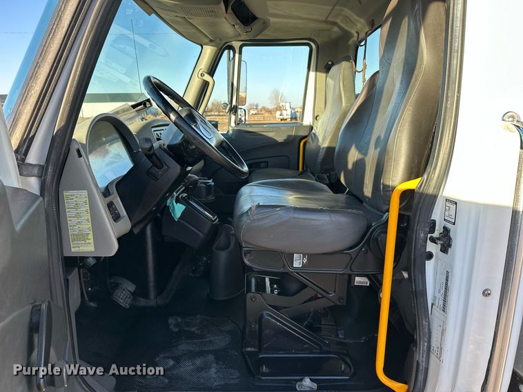 image for item EJ5325 2016 International Terrastar SFA 4X4 bucket truck