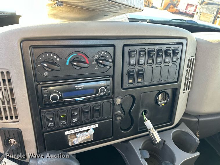 image for item EJ5325 2016 International Terrastar SFA 4X4 bucket truck