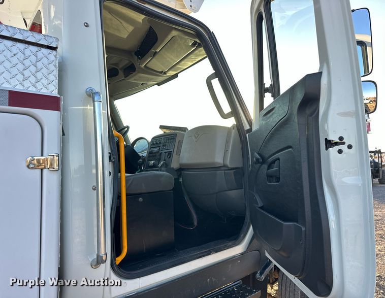 image for item EJ5325 2016 International Terrastar SFA 4X4 bucket truck