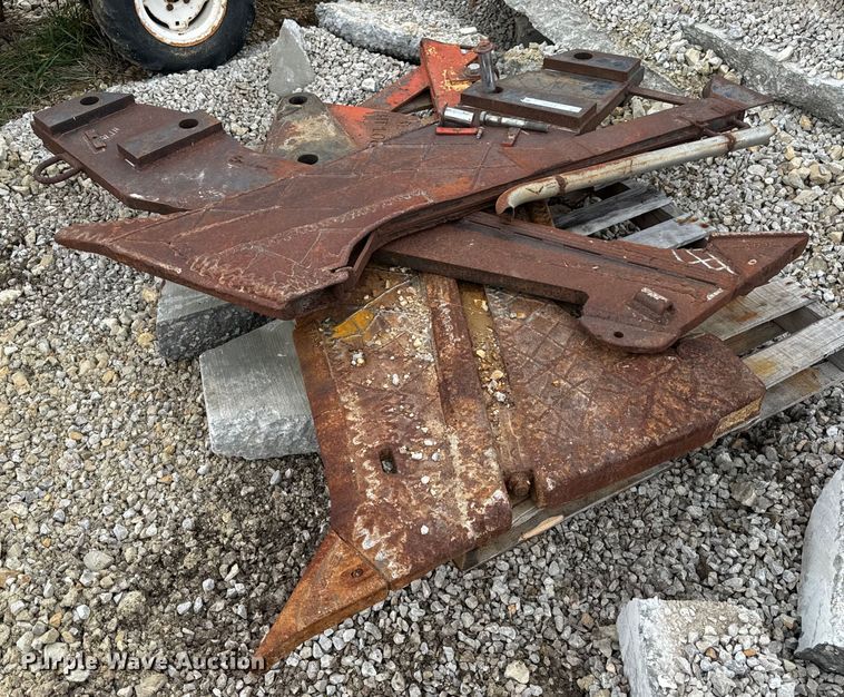 image for item EN5000 Ditch Witch HT-100 (3) vibratory plow blades