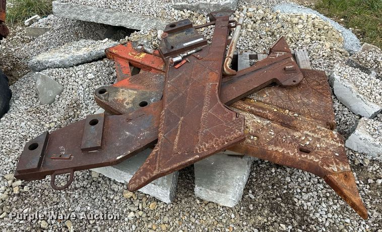 image for item EN5000 Ditch Witch HT-100 (3) vibratory plow blades