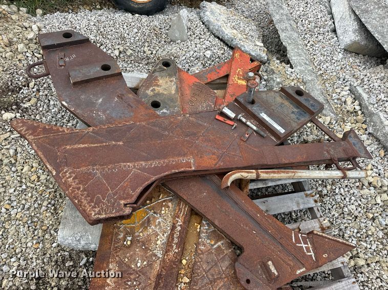 image for item EN5000 Ditch Witch HT-100 (3) vibratory plow blades