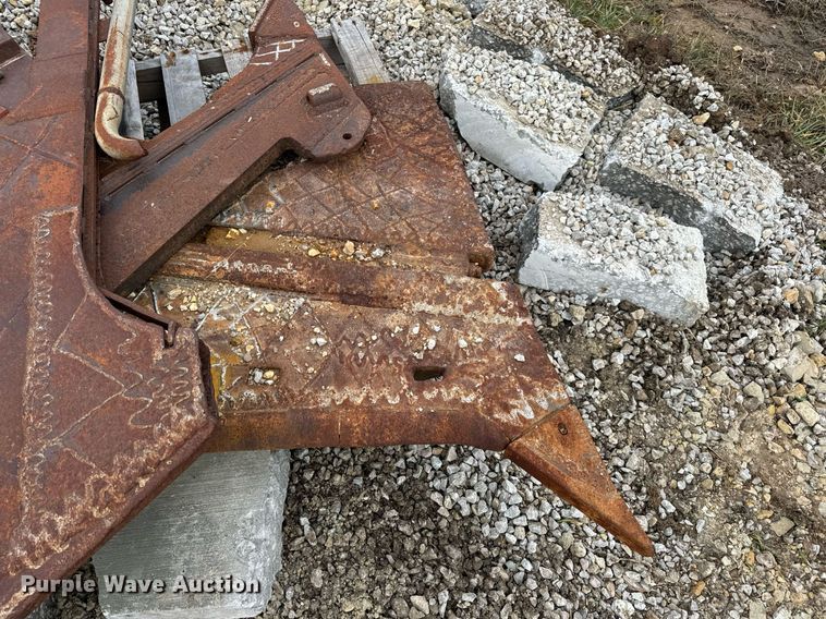 image for item EN5000 Ditch Witch HT-100 (3) vibratory plow blades