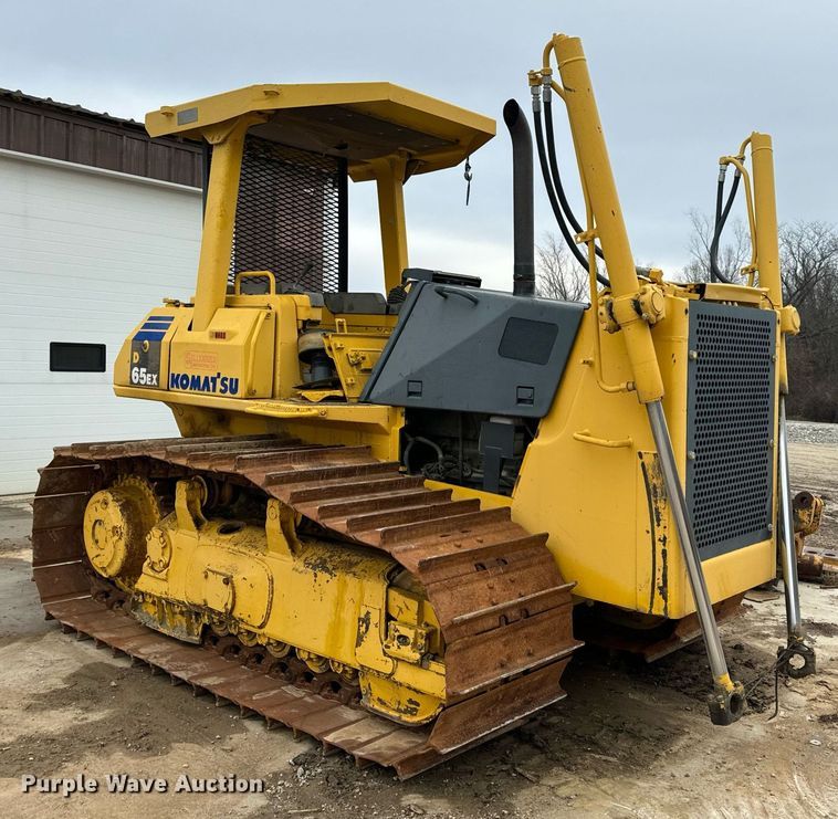 image for item EN5001 2001 Komatsu  D65EX-12 dozer
