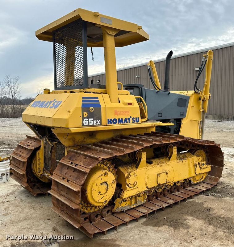 image for item EN5001 2001 Komatsu  D65EX-12 dozer
