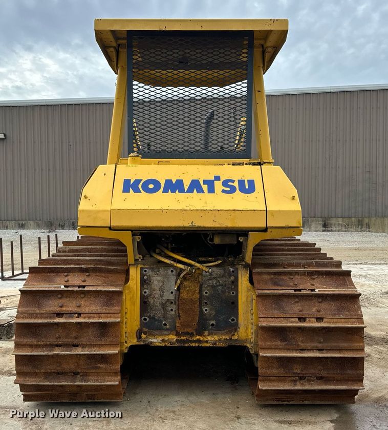 image for item EN5001 2001 Komatsu  D65EX-12 dozer