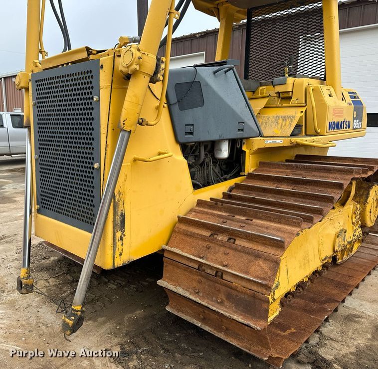 image for item EN5001 2001 Komatsu  D65EX-12 dozer