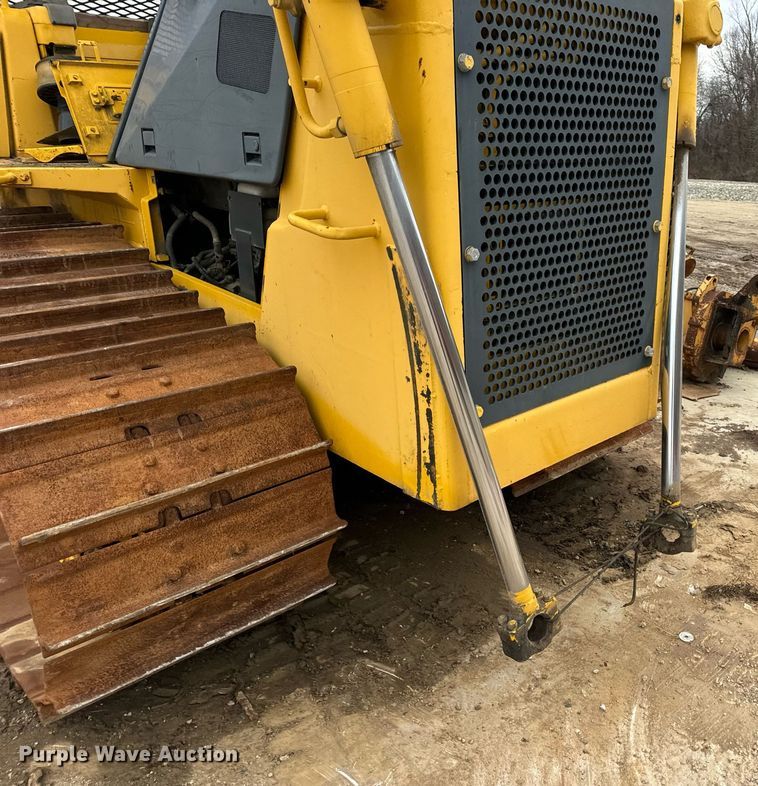 image for item EN5001 2001 Komatsu  D65EX-12 dozer