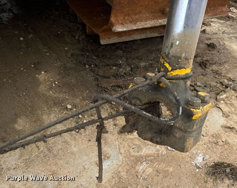 image for item EN5001 2001 Komatsu  D65EX-12 dozer