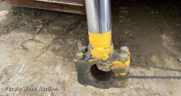 image for item EN5001 2001 Komatsu  D65EX-12 dozer