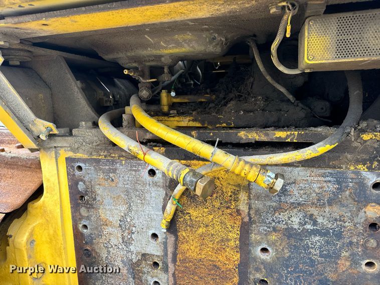 image for item EN5001 2001 Komatsu  D65EX-12 dozer